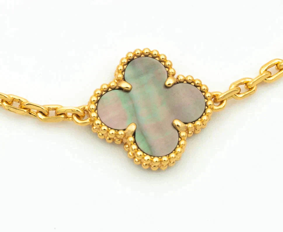 [Everoly JW]  CLOVER 5 MOTIF GRAY MOP BRACELET COLLECTION