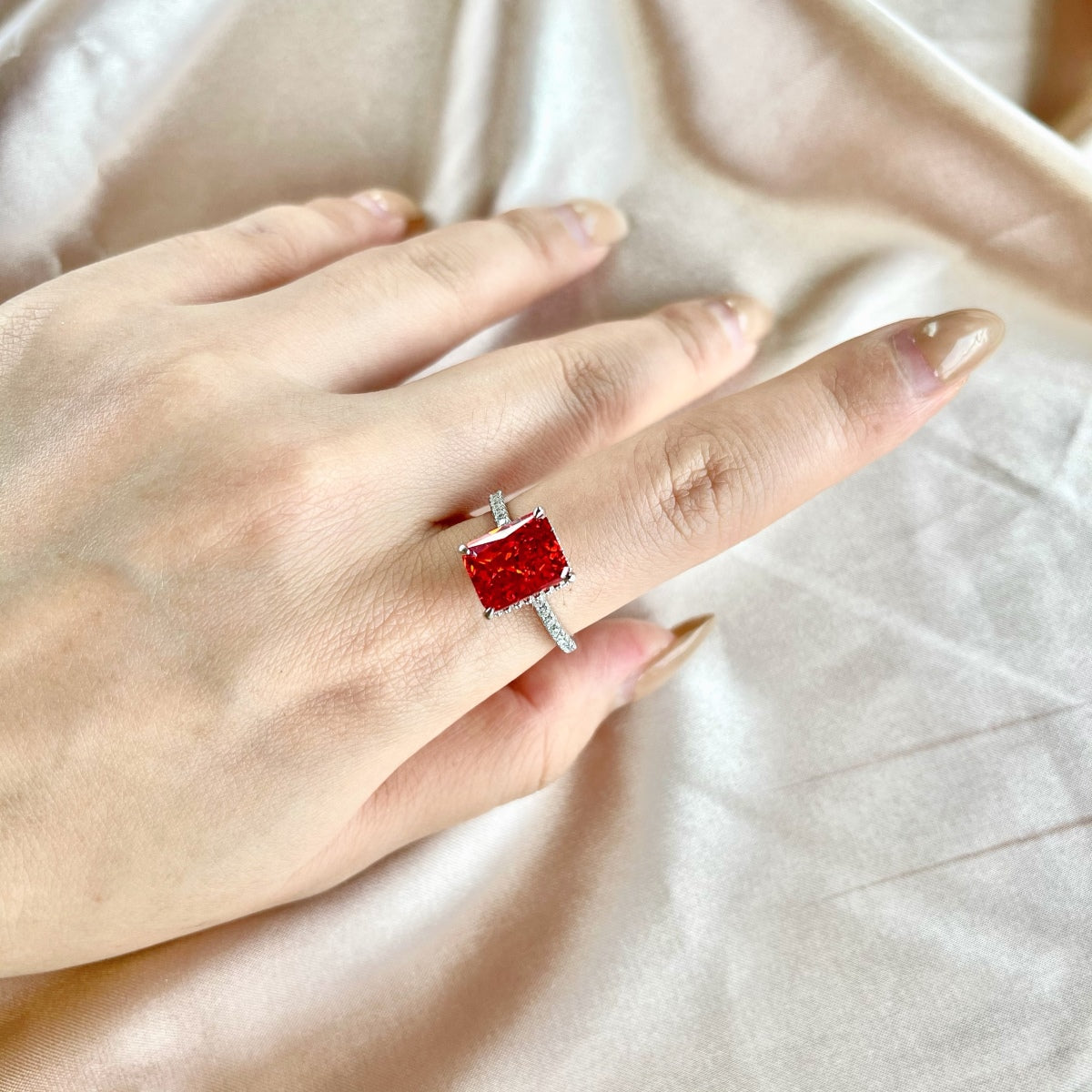 [Everoly JW]4.0 Carat Luxurious Engagement Ring