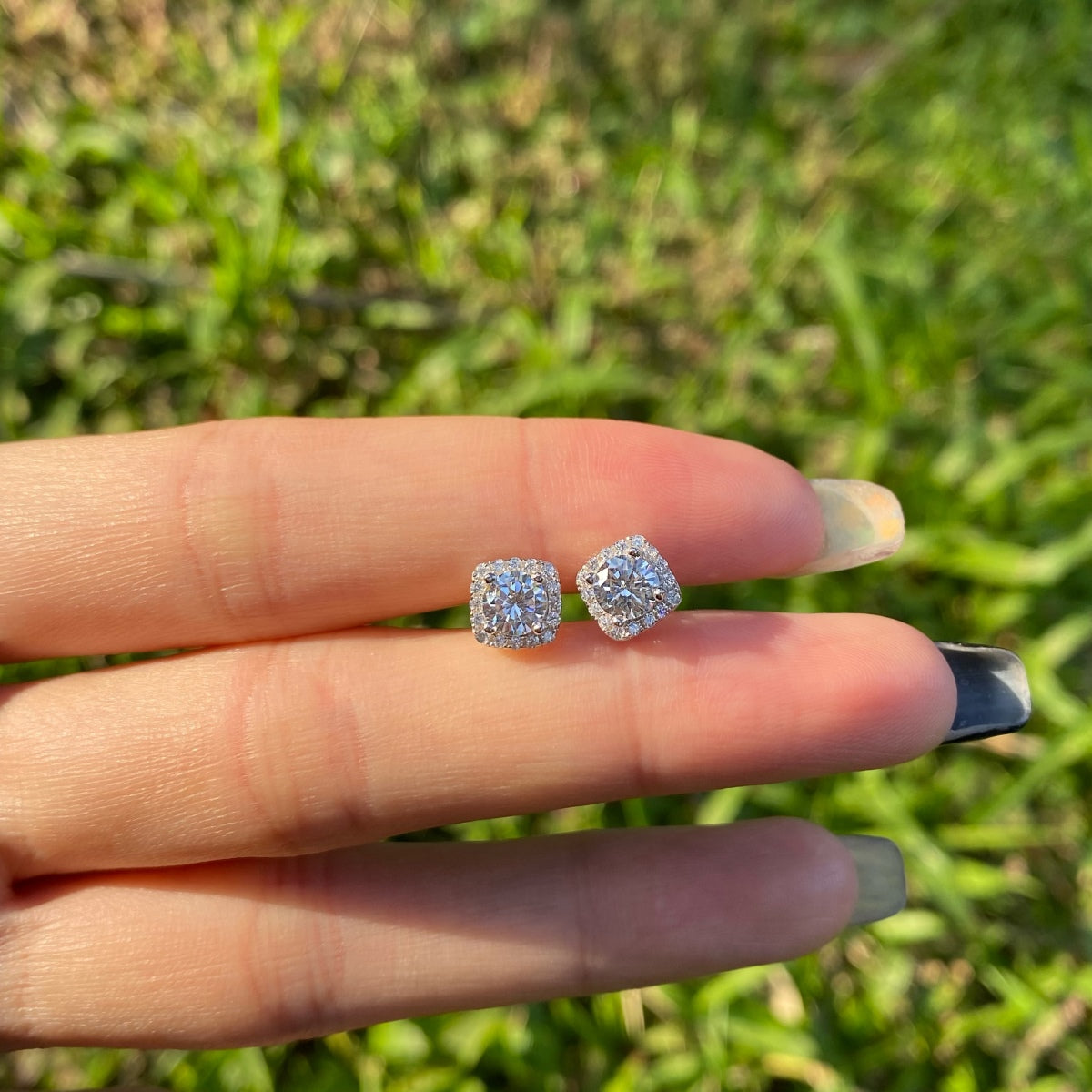 [Everoly JW]Classic Round Center Stone Stud Earrings