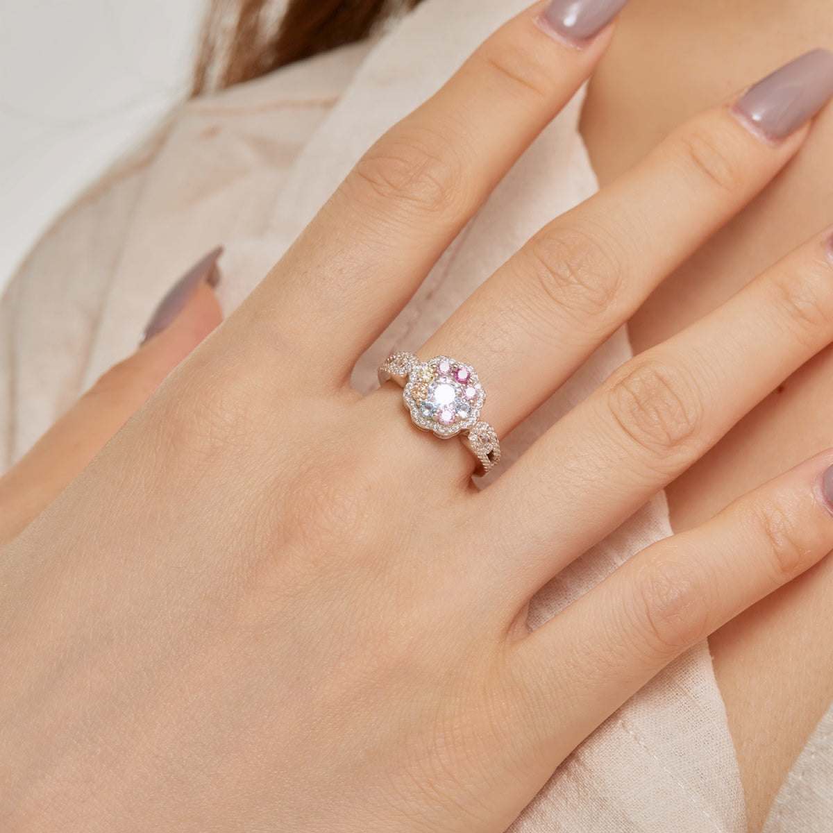 [Everoly JW]Delicate Colorful Round Cut Flower Shape Wedding Ring