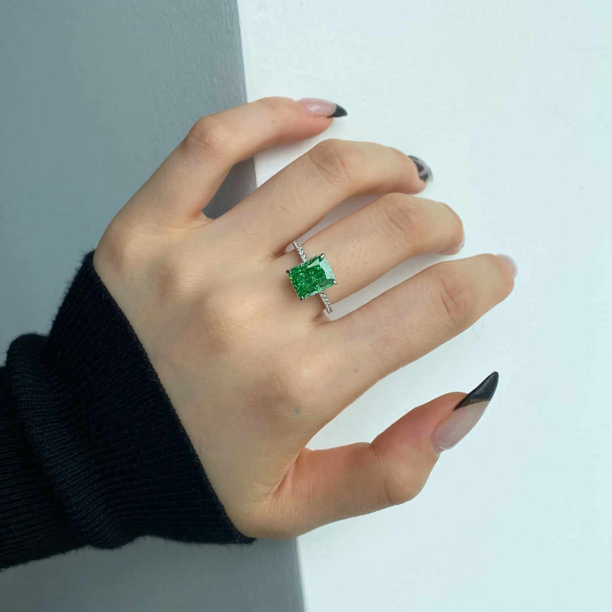 [Everoly JW]4.0 Carat Luxurious Engagement Ring