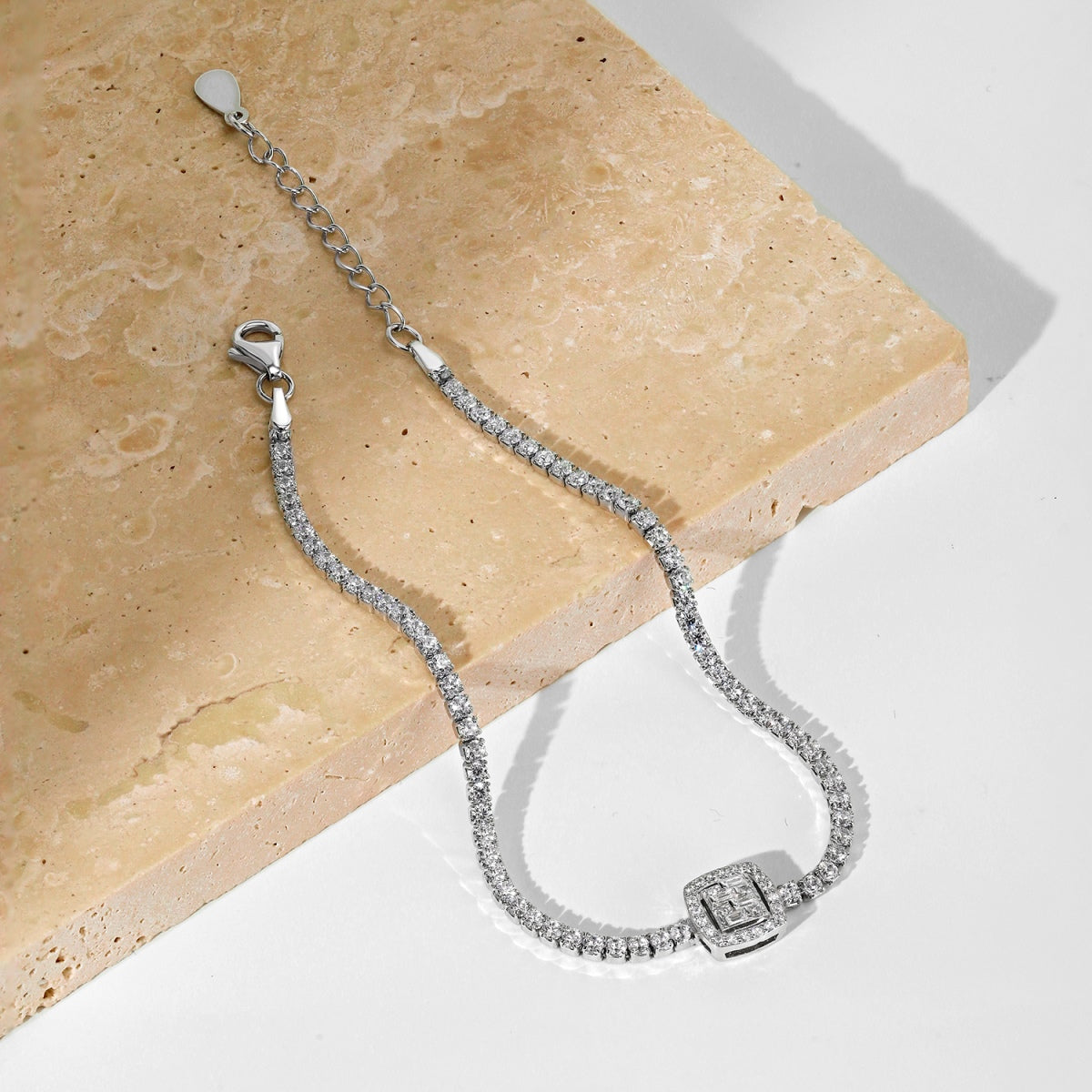[Everoly JW]Luxurious Dazzling Square Shape Banquet Bracelet