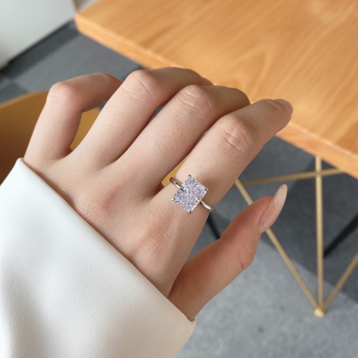 [Everoly JW]4.0 Carat Ornate Enchanting Radiand Cut Banquet Ring