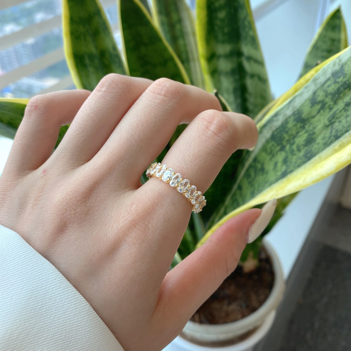 [Everoly JW]Ornate Oval Cut Tennis Ring