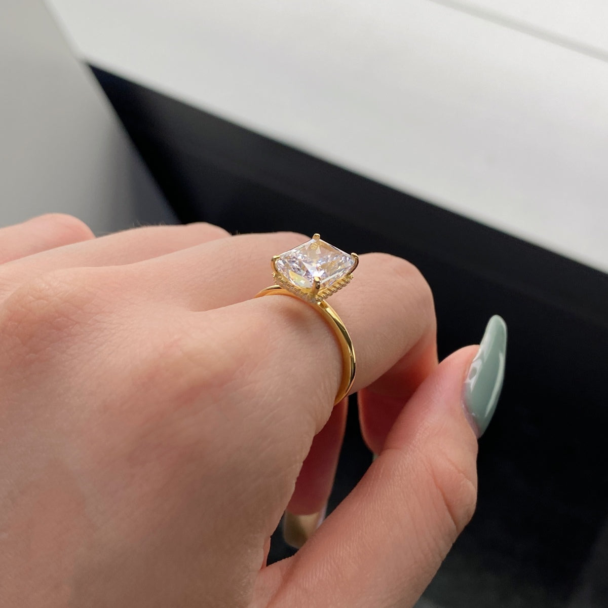 [Everoly JW]4.0 Carat Ornate Enchanting Radiand Cut Banquet Ring