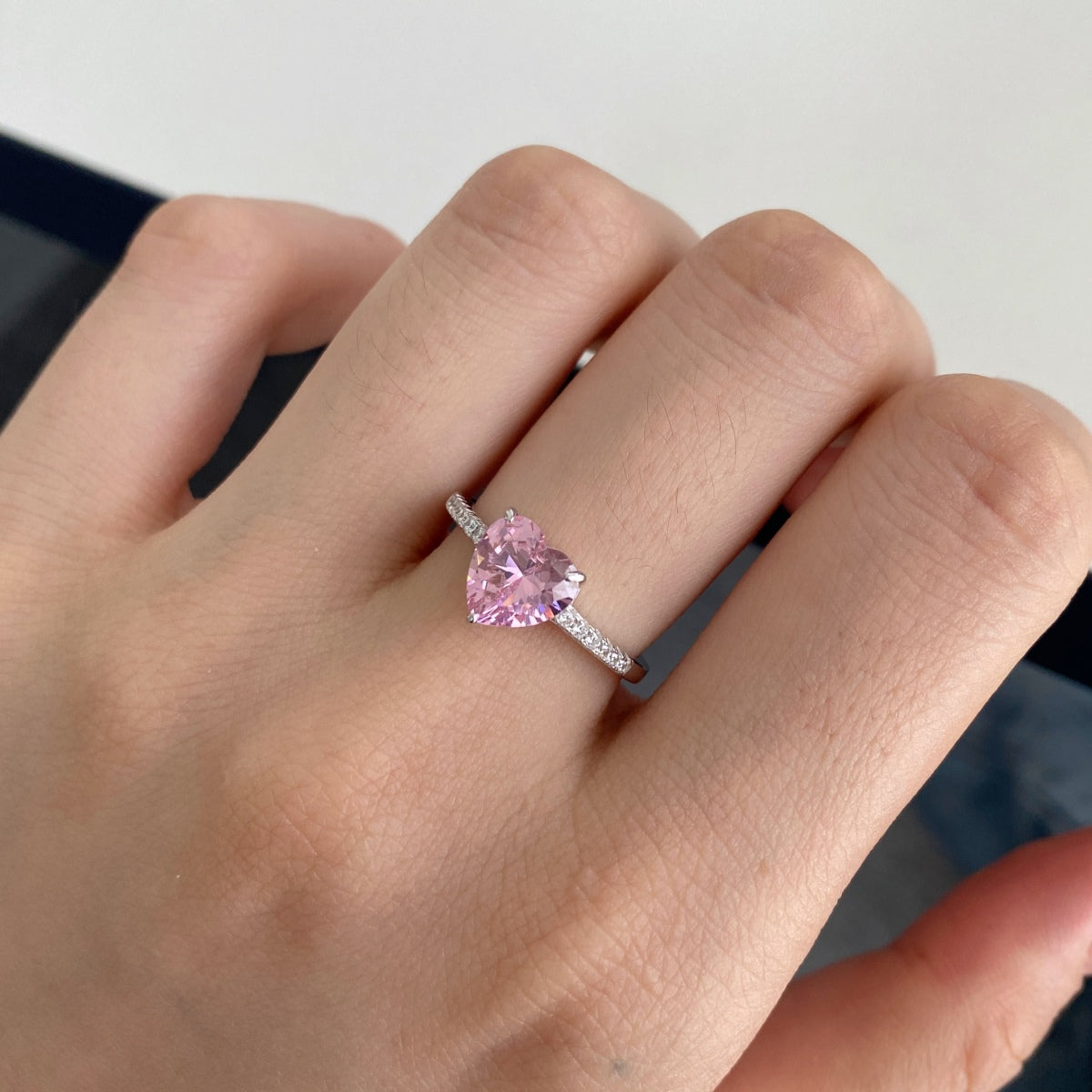 [Everoly JW]2.0 Carat Dazzling Lustrous Heart Cut Lover Ring