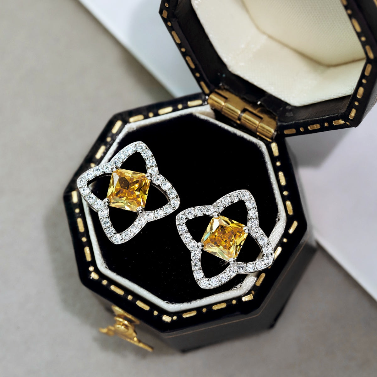 [Everoly JW]Elegant Star Shape Princess Cut Daily Earrings