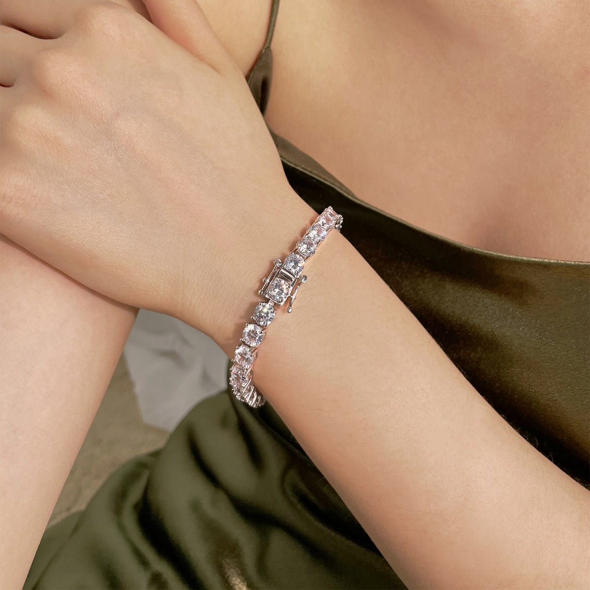 [Everoly JW]0.75 Carat Dazzling Round Cut Wedding Bracelet