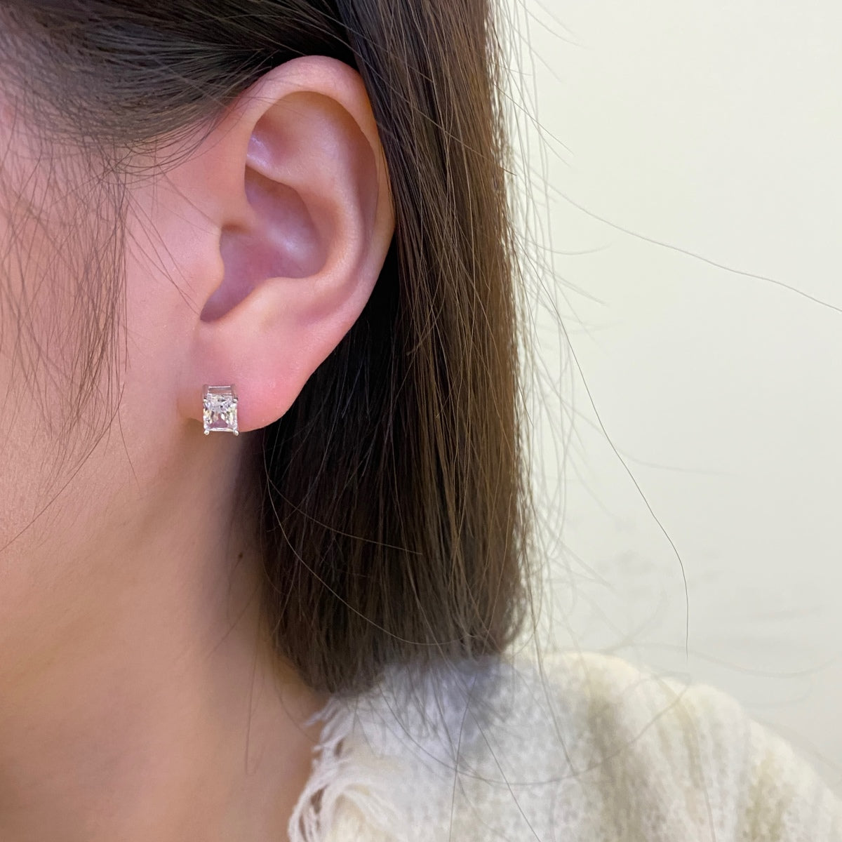 [Everoly JW]Stylish Shiny Rectangular Center Stone Stud Earrings