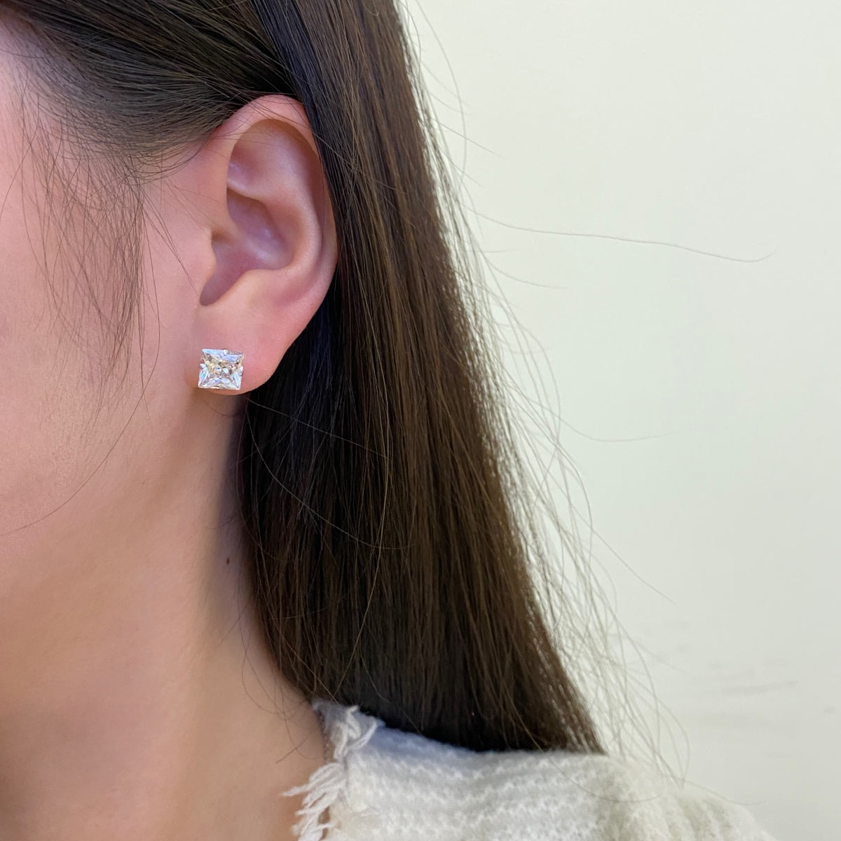 [Everoly JW]Stylish Shiny Square Center Stone Stud Earrings