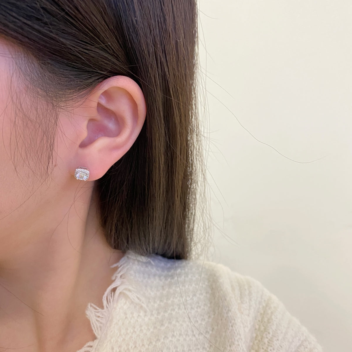 [Everoly JW]Classic Round Center Stone Stud Earrings