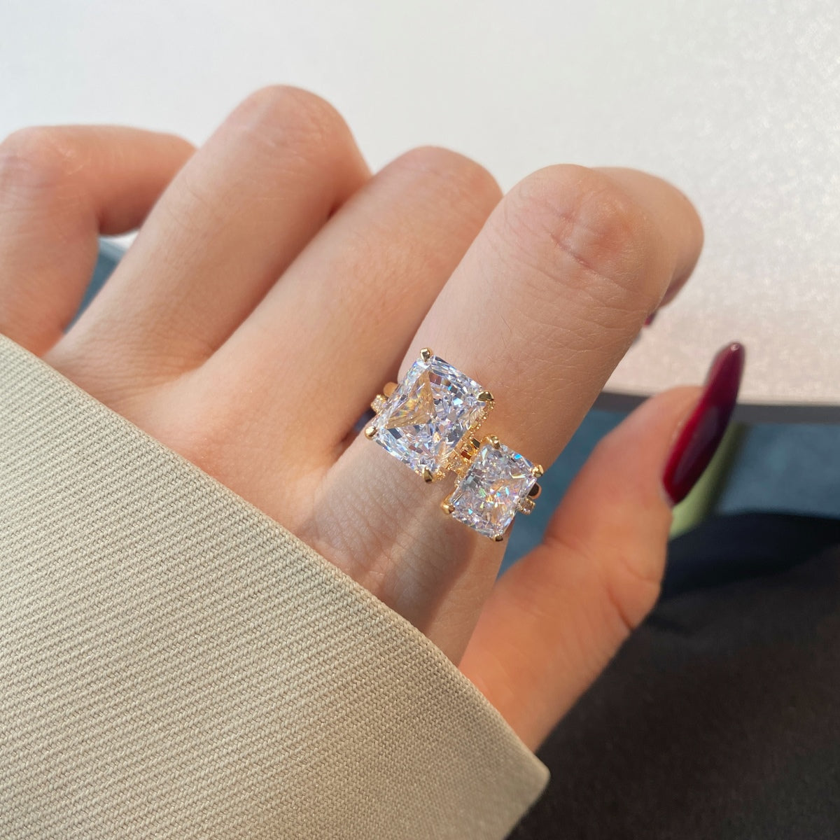 [Everoly JW]4.0 Carat Ornate Enchanting Radiand Cut Banquet Ring
