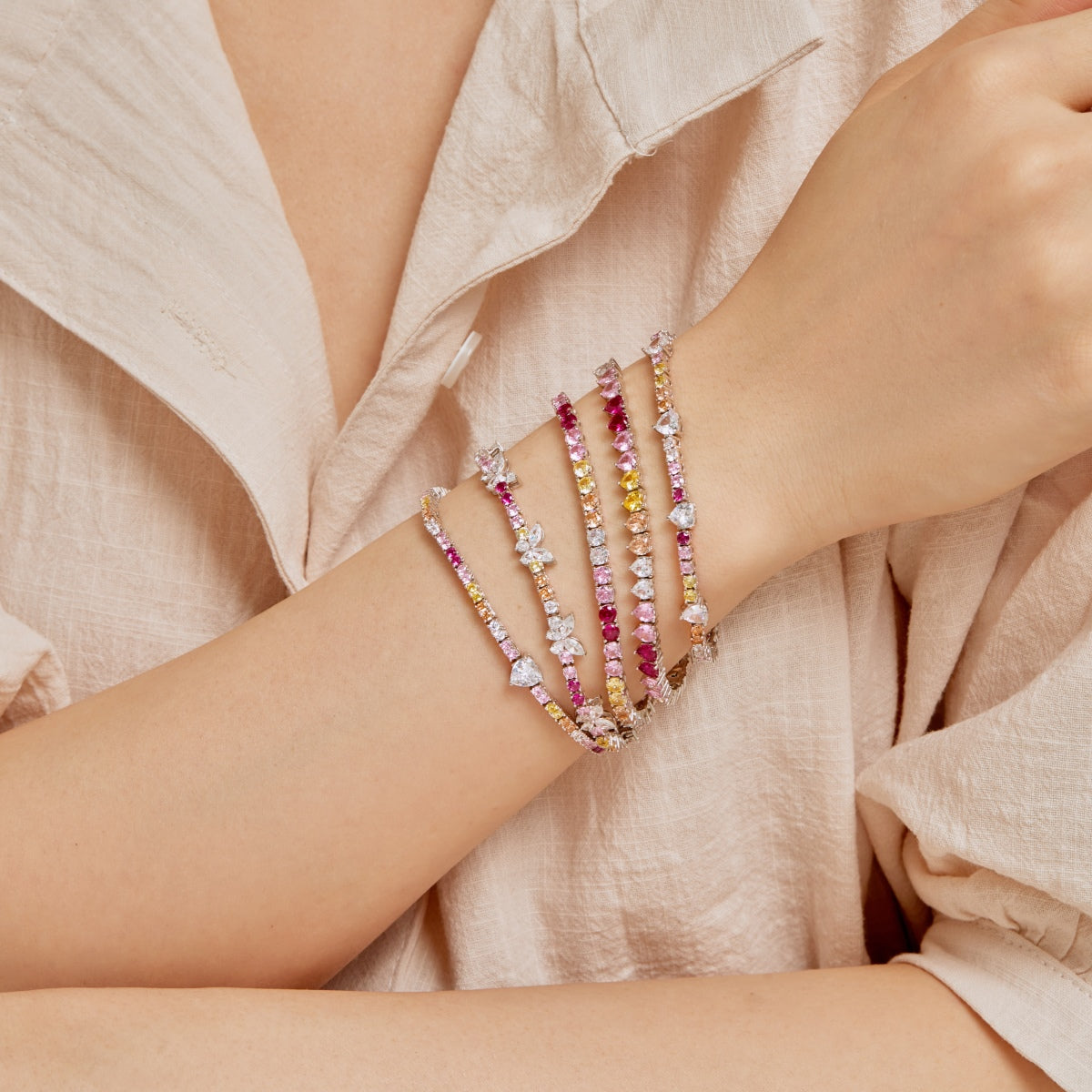 [Everoly JW]Ornate Colorful Butterfly Shape Round Cut Daily Bracelet