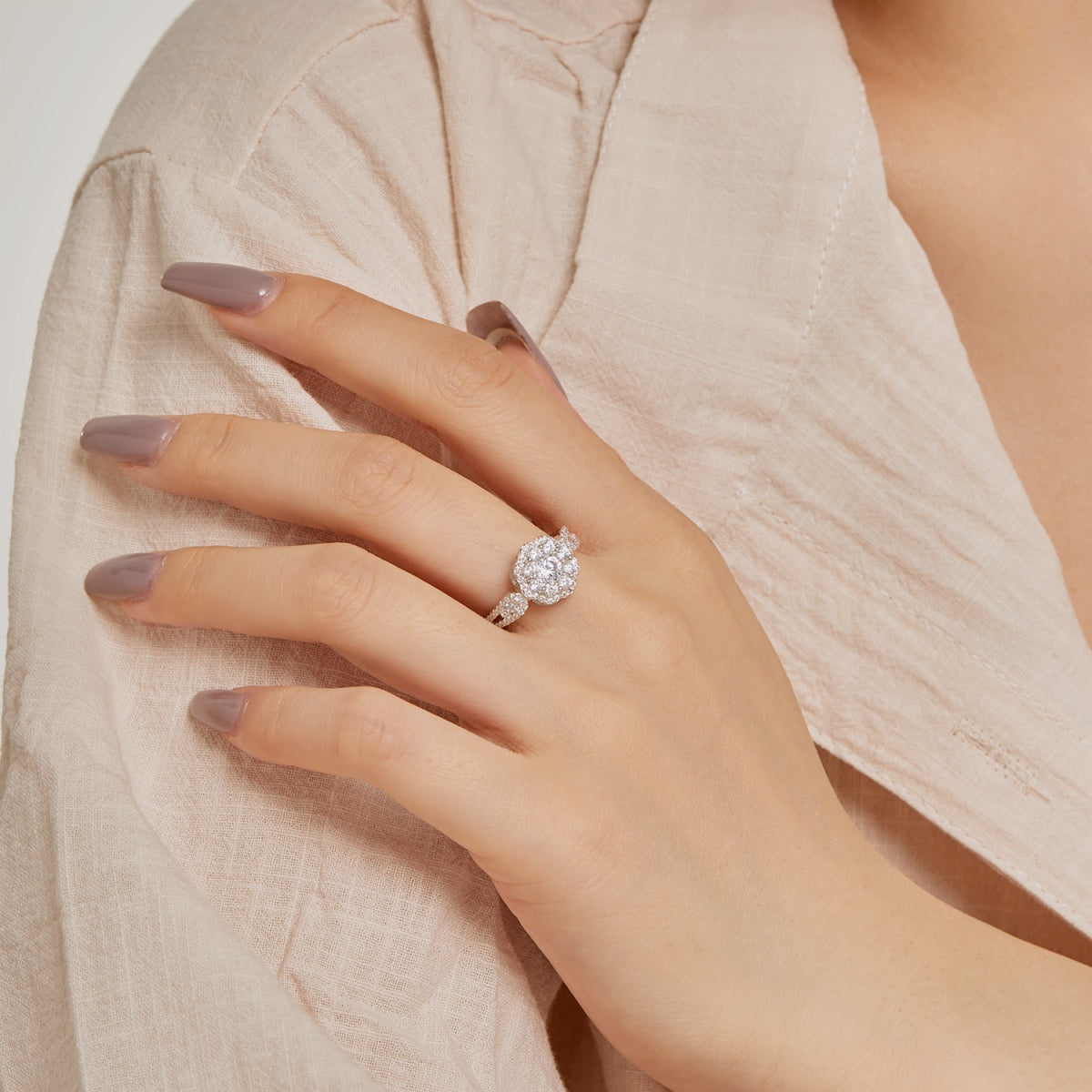 [Everoly JW]Delicate Colorful Round Cut Flower Shape Wedding Ring