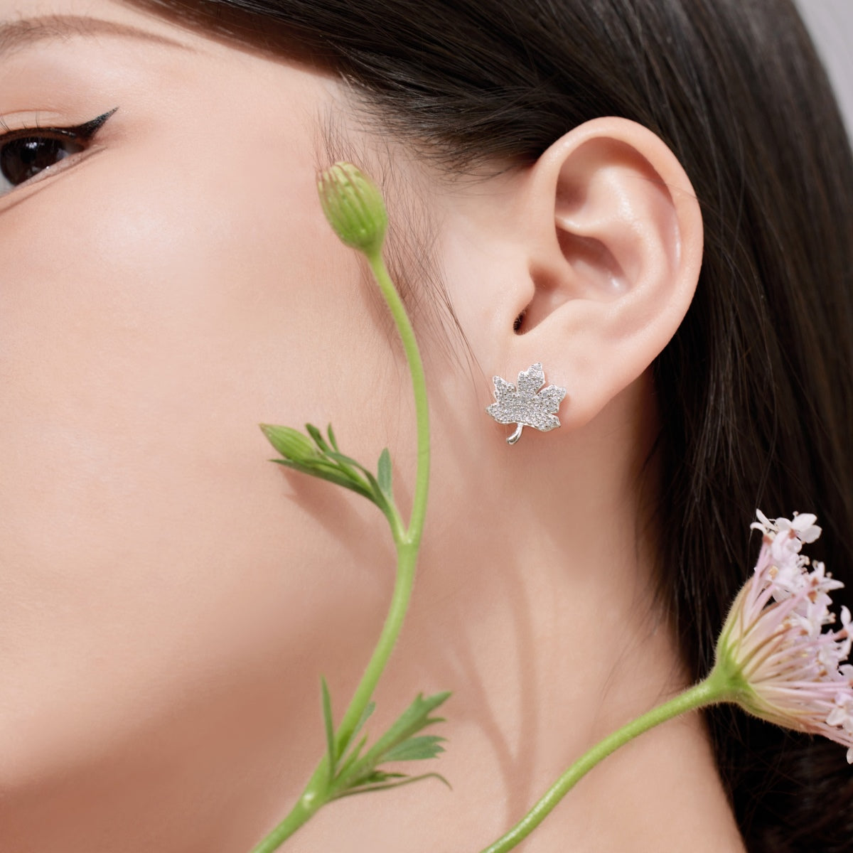 [Everoly JW]Exquisite Maple Leaf Design Earrings