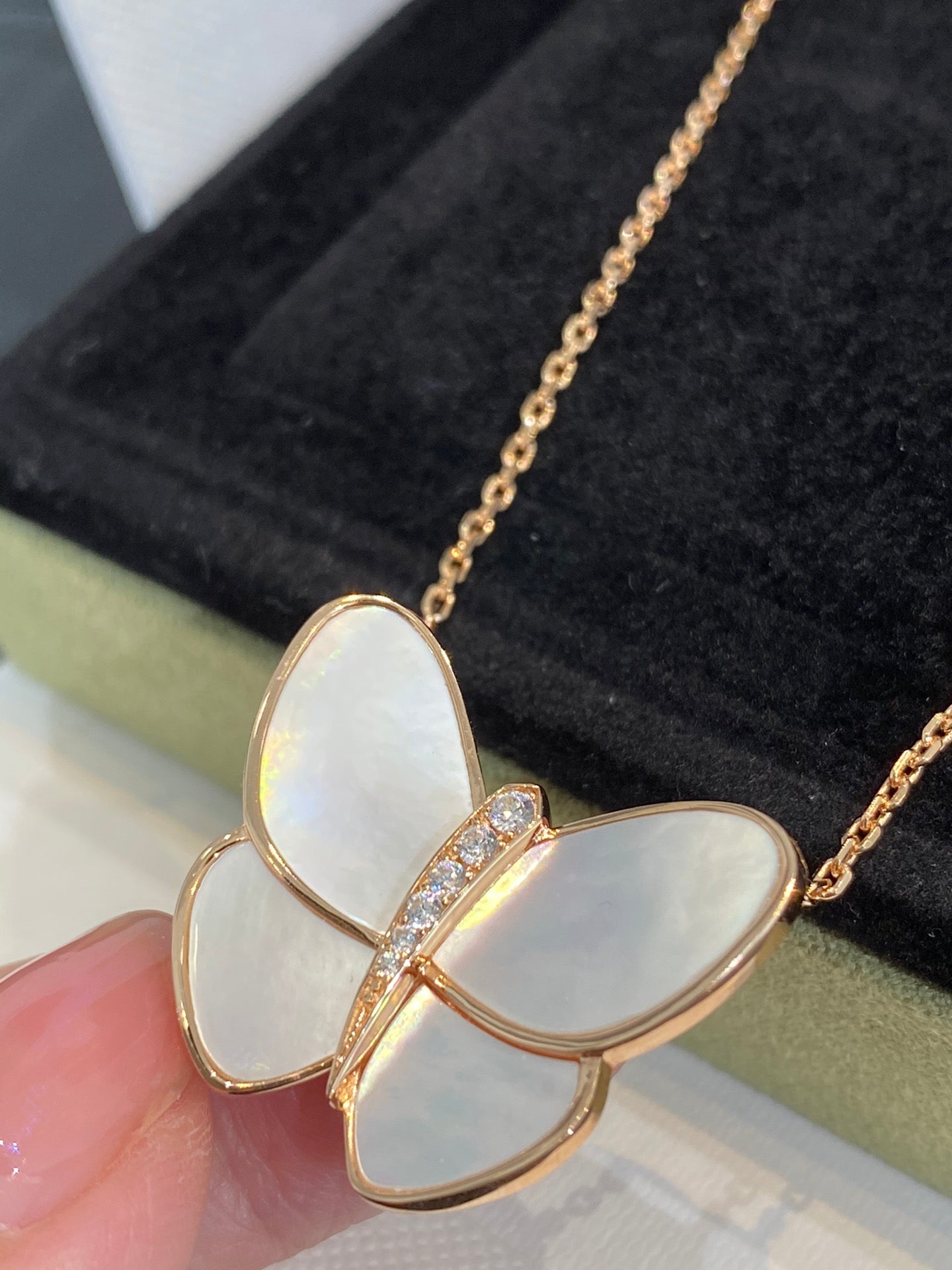 [Everoly JW]BUTTERFLY GOLD MOP DIAMOND NECKLACE