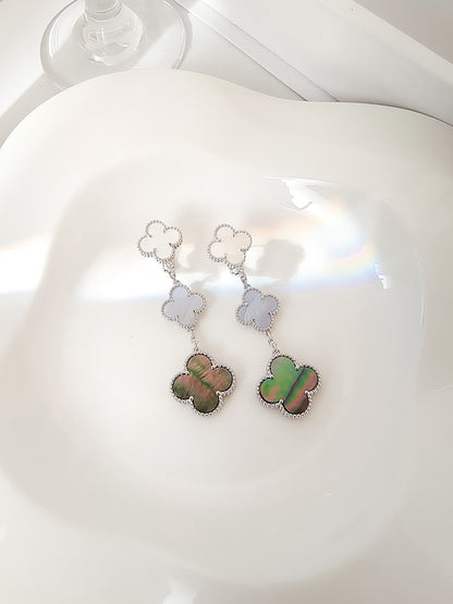 [Everoly JW]CLOVER 3 MOTIVE CHALCEDON DUNKEL MOP SILBER OHRRINGE