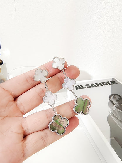 [Everoly JW]CLOVER 3 MOTIVE CHALCEDON DUNKEL MOP SILBER OHRRINGE