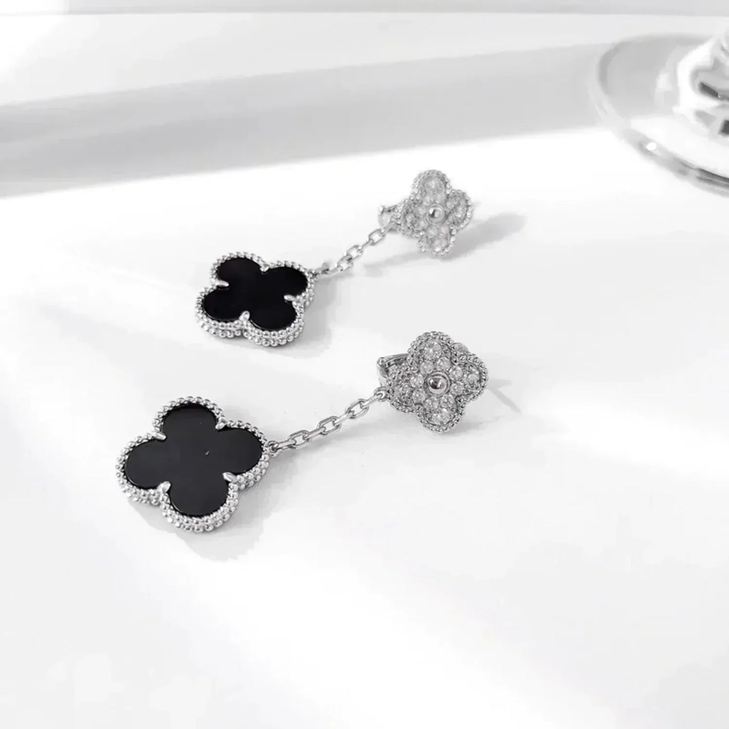 [Everoly JW]CLOVER 2 MOTIVE DIAMANT ONYX OHRRINGE SILBER
