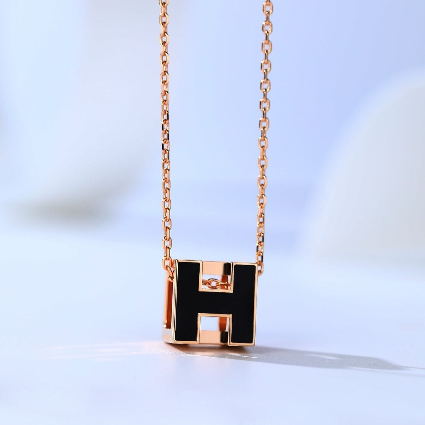 [Everoly JW]H CAGE PINK GOLD NECKLACE