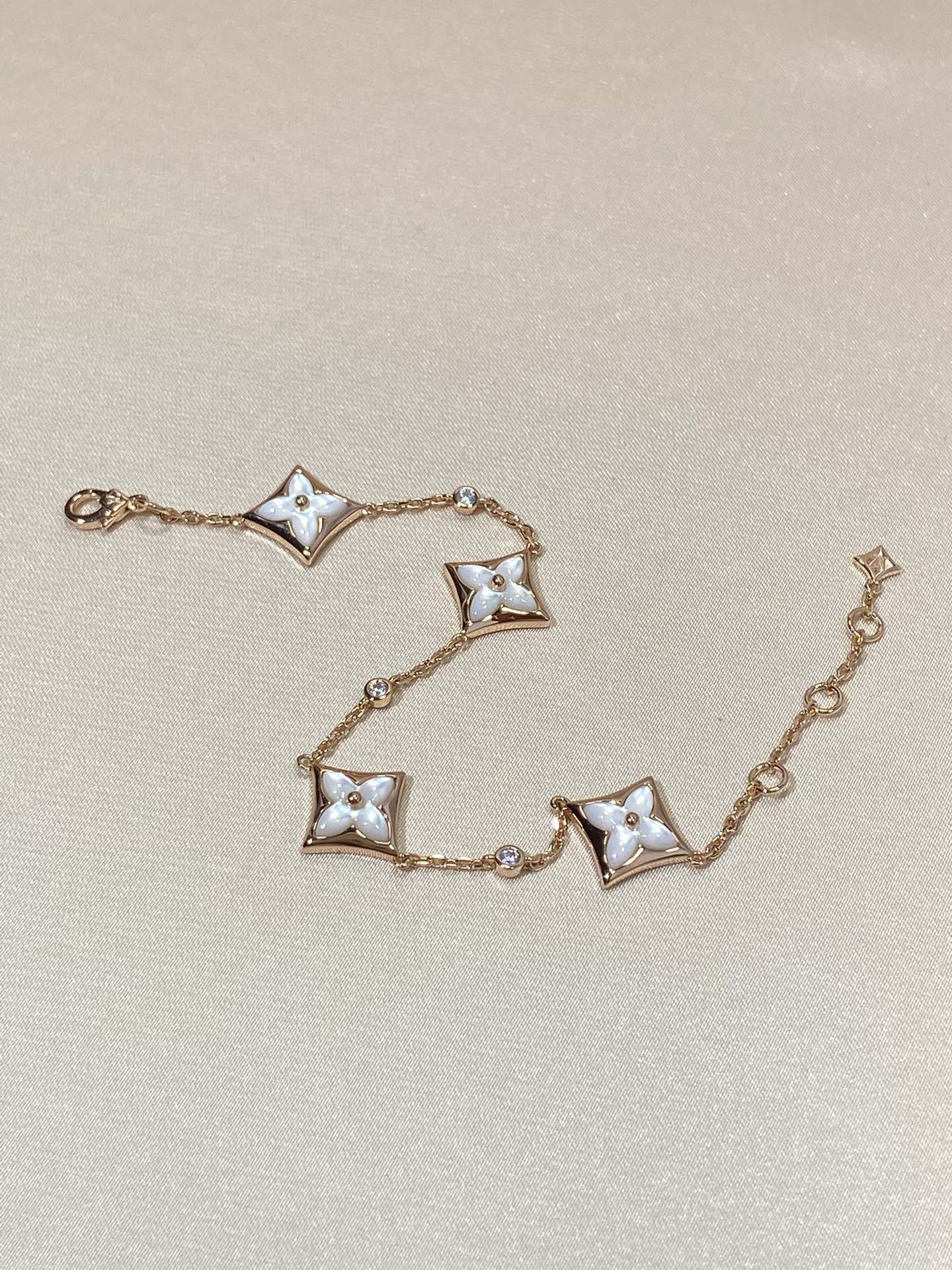 [Everoly JW]STAR 4 MOTIF MOP DIAMOND PINK GOLD BRACELET