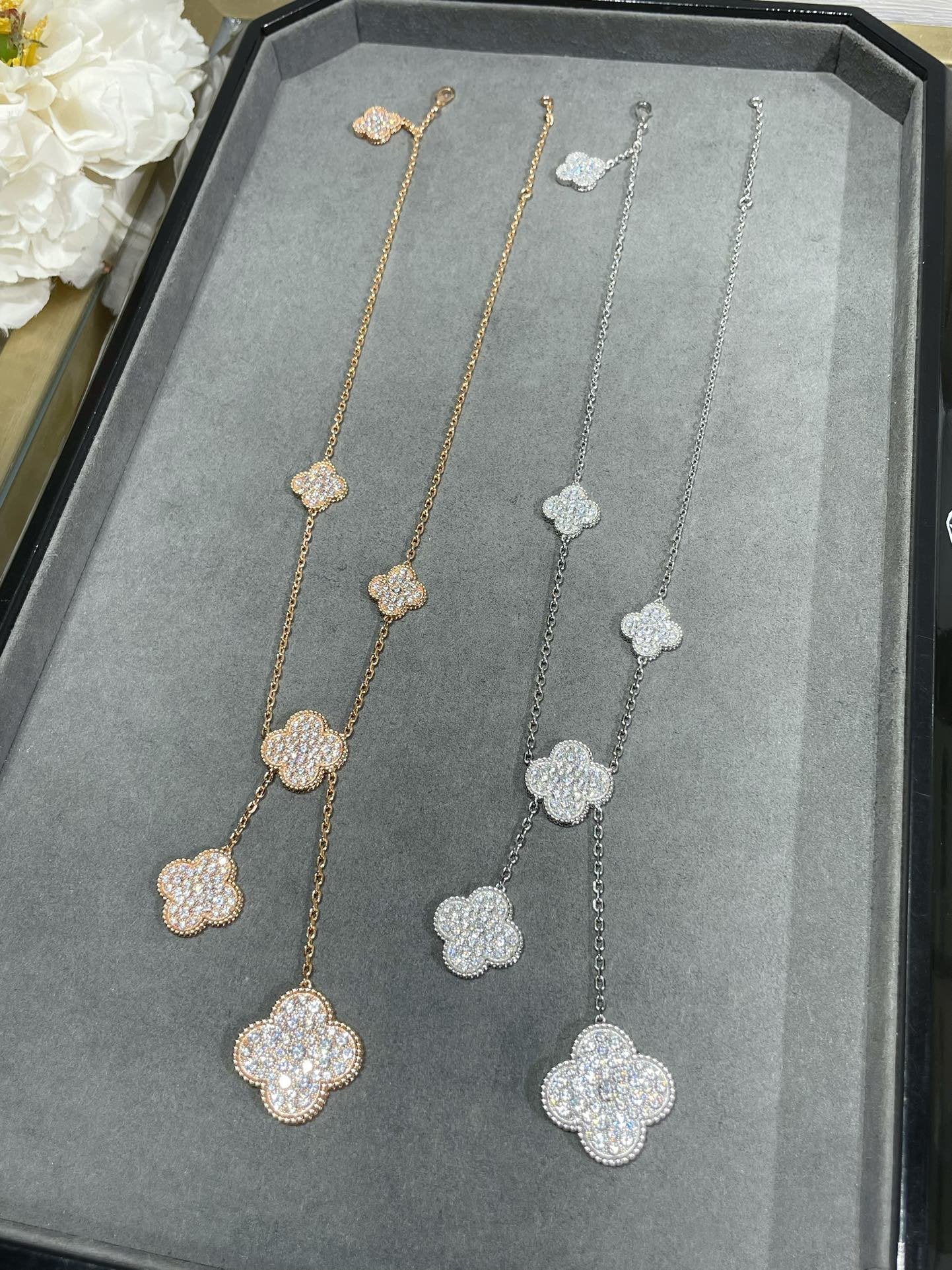 [Everoly JW]CLOVER 6 MOTIF DIAMOND PAVED NECKLACE