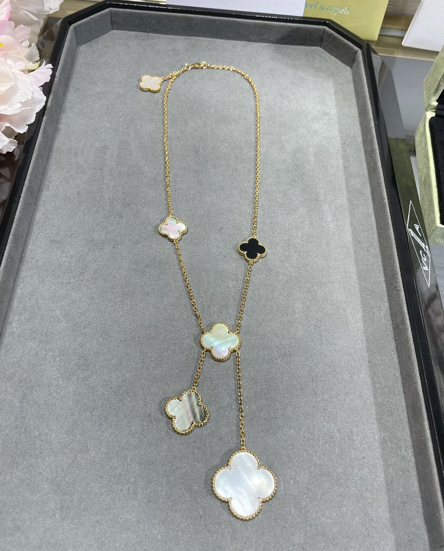[Everoly JW]CLOVER 6 MOTIF MOP ONYX GOLD NECKLACE