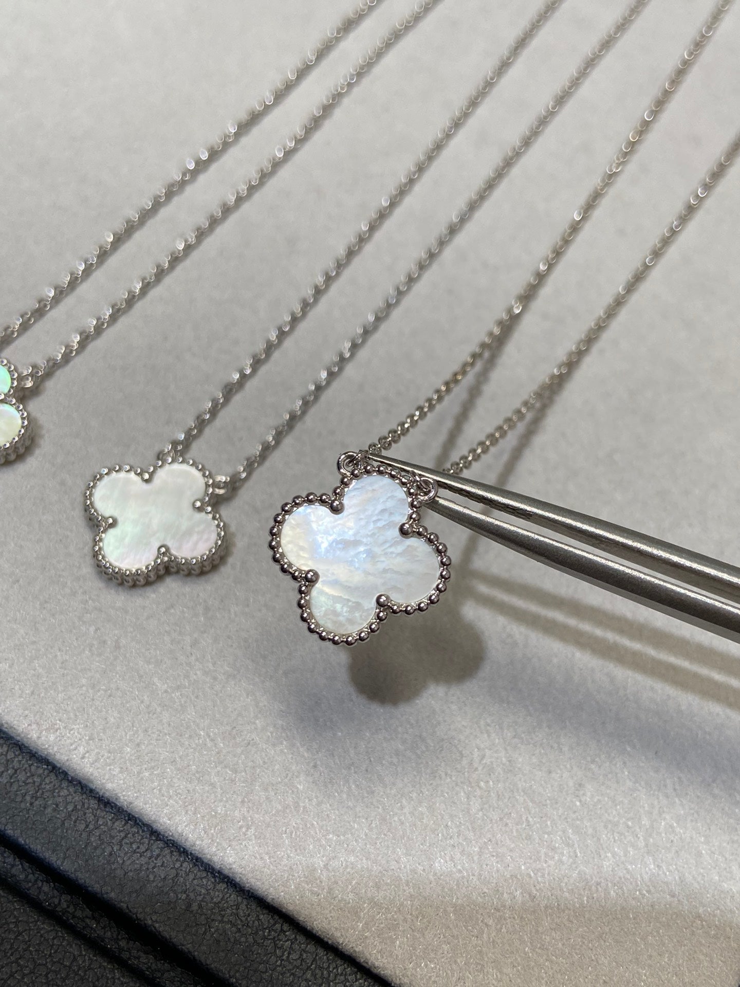 [Everoly JW]CLOVER 15MM MEDIUM WHITE MOP NECKLACE