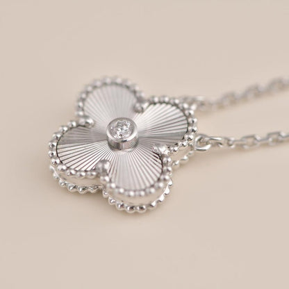 [Everoly JW]CLOVER  15MM DIAMOND LASER NECKLACE SILVER