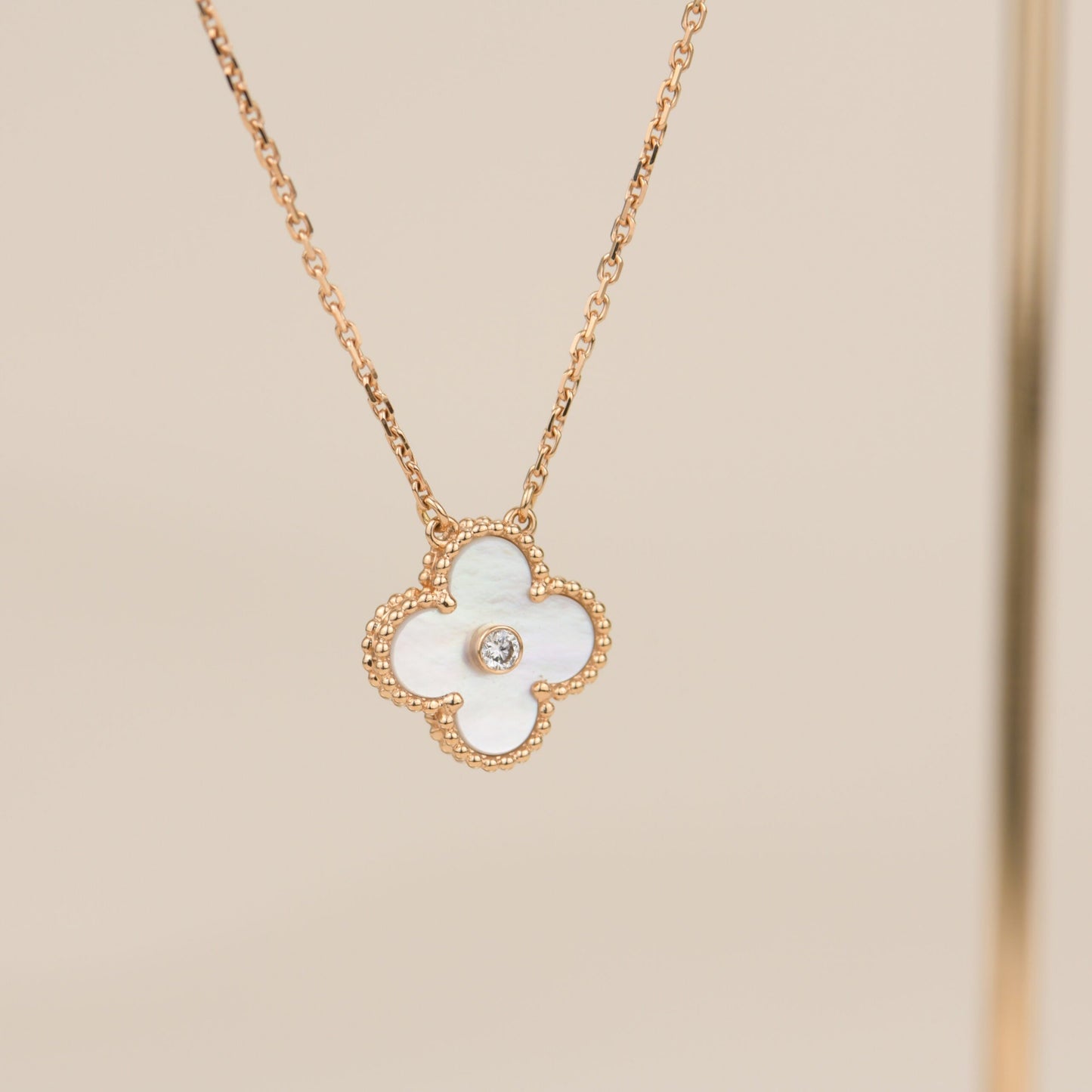 [Everoly JW]CLOVER 15MM DIAMANT WEISSE FRITILLARIA HALSKETTE