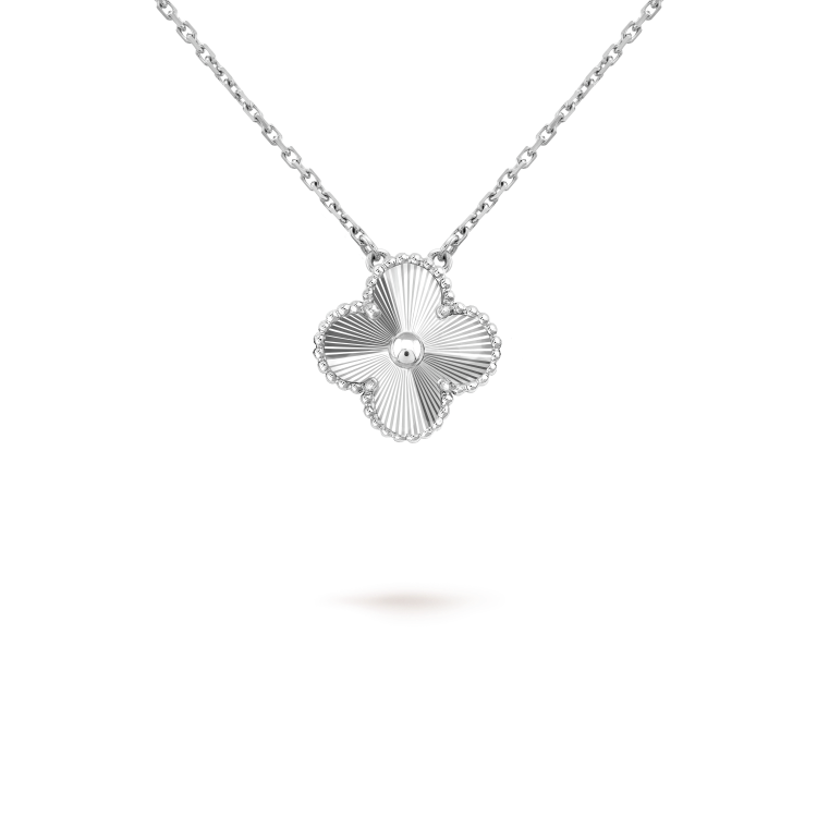 [Everoly JW]CLOVER 15MM LASER NECKLACE SILVER