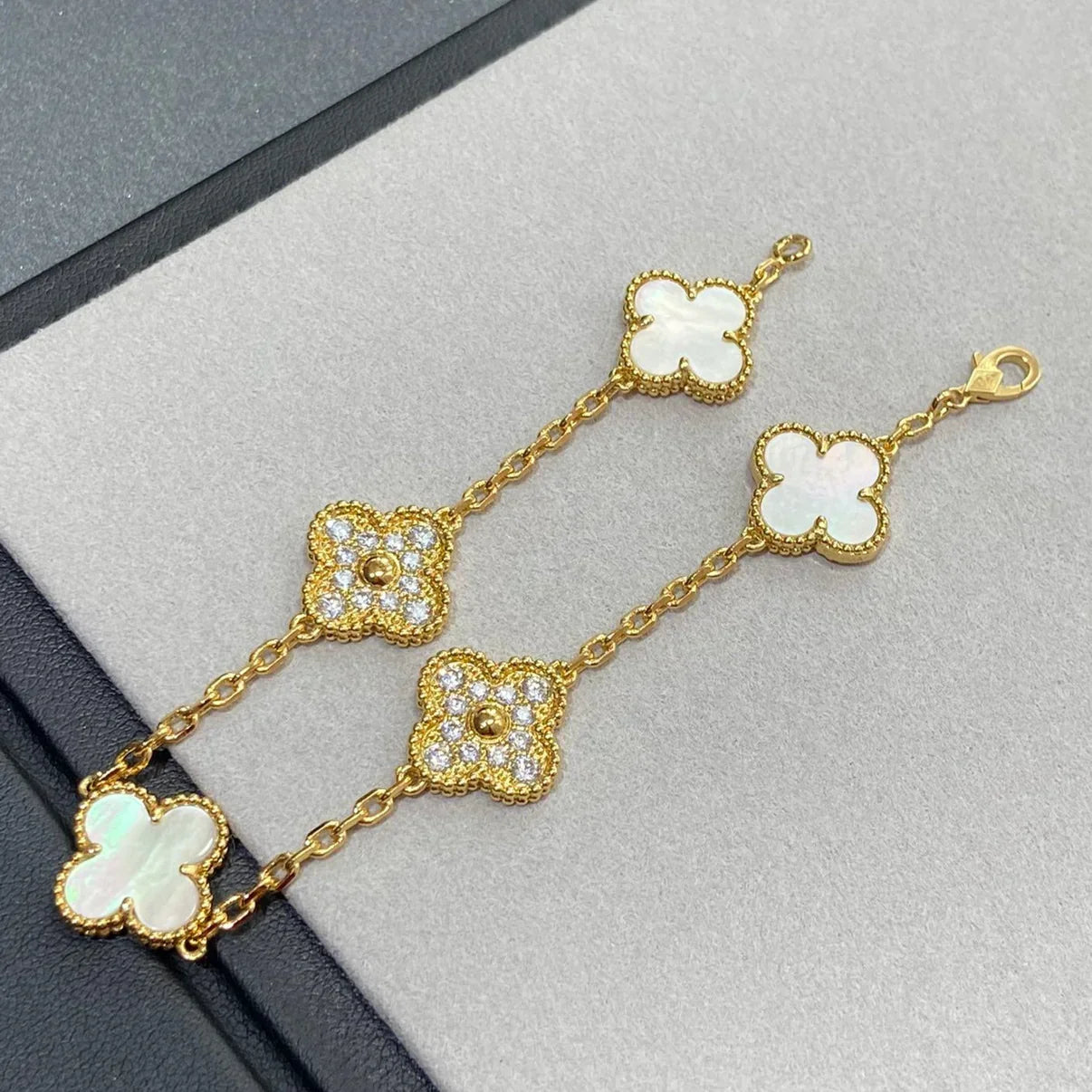 [Everoly JW] CLOVER WHITE PEARL MOP 5 MOTIF BRACELET COLLECTION