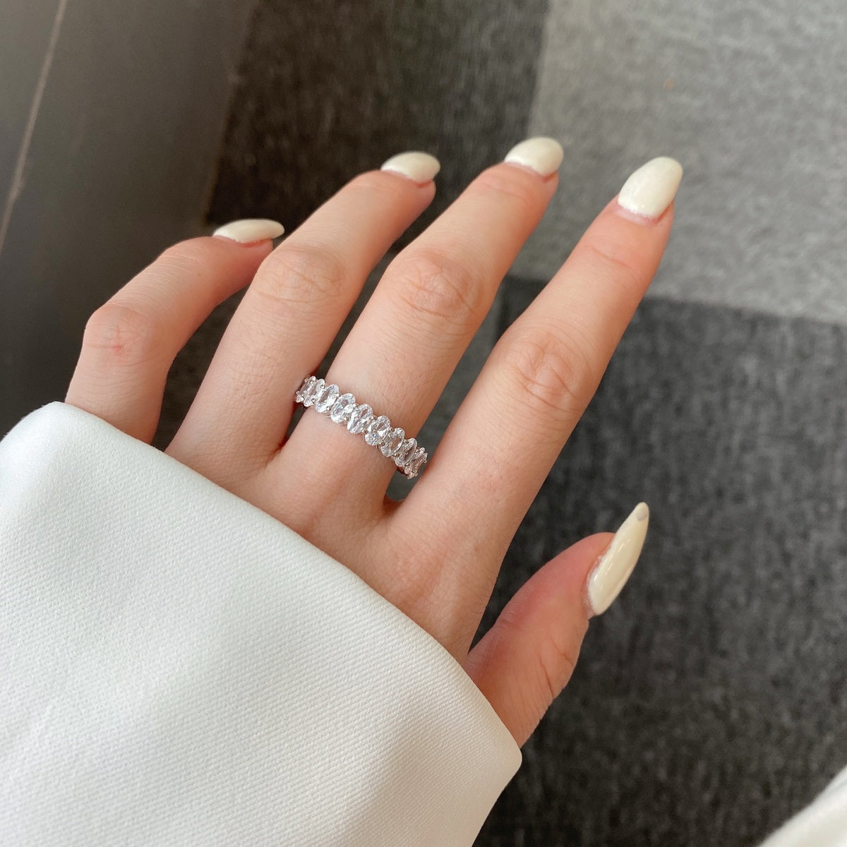 [Everoly JW]Ornate Oval Cut Tennis Ring