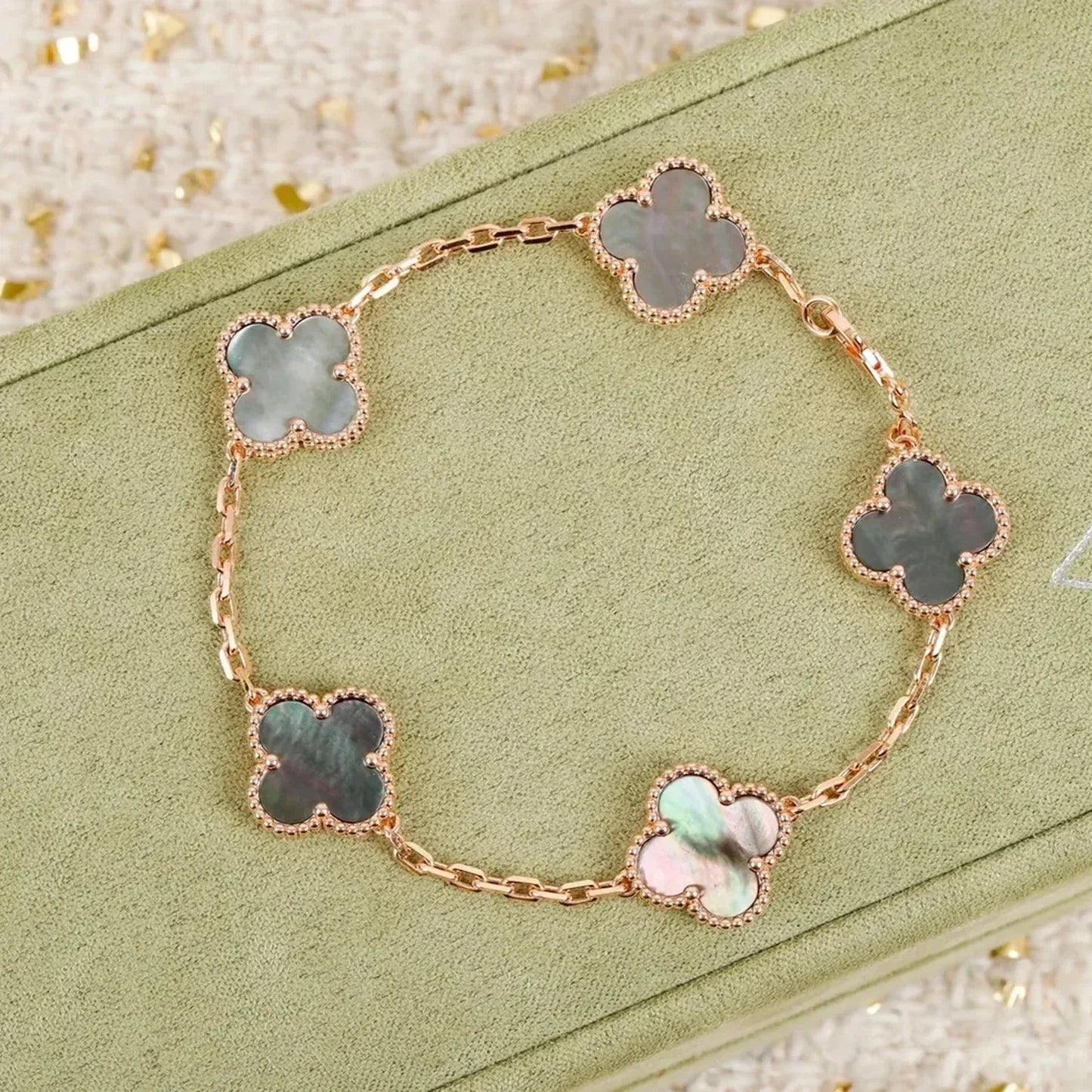 [Everoly JW]  CLOVER 5 MOTIF GRAY MOP BRACELET COLLECTION