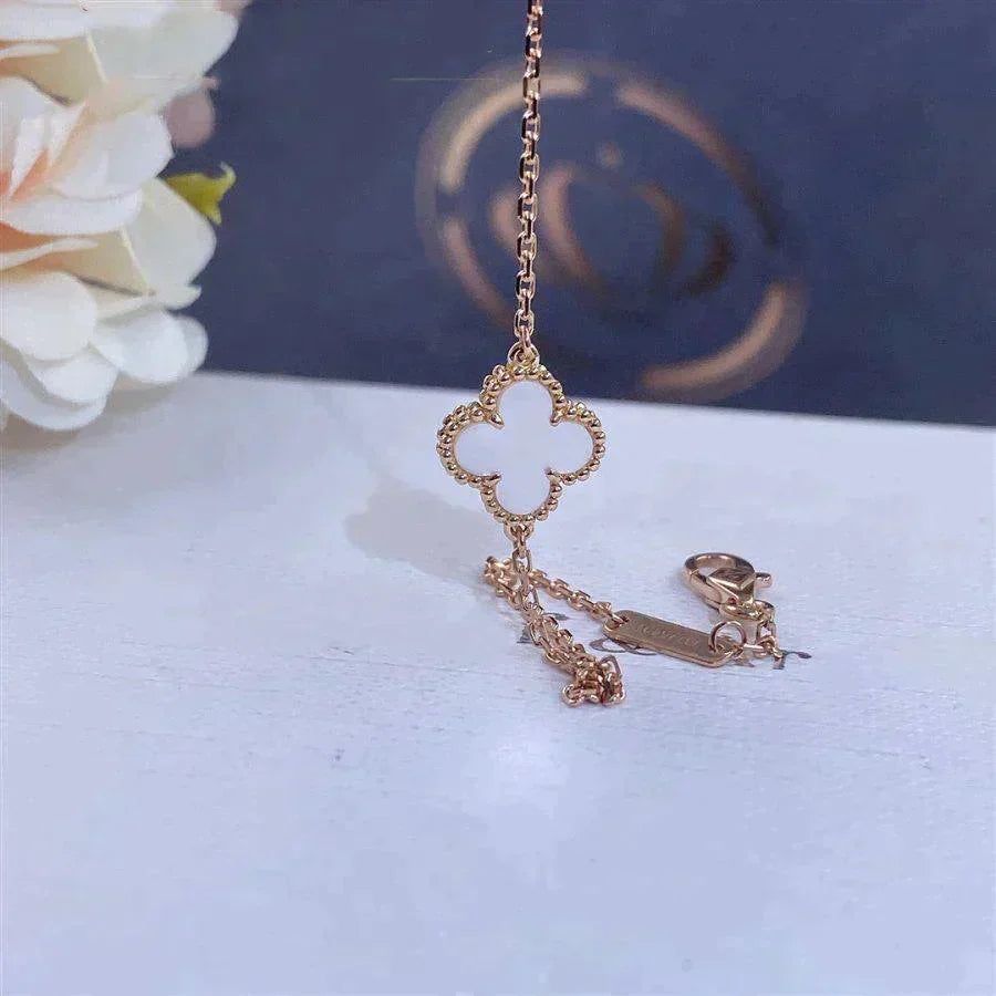 [Everoly JW]CLOVER WHITE MOP SINGLE FLOWER BRACELET