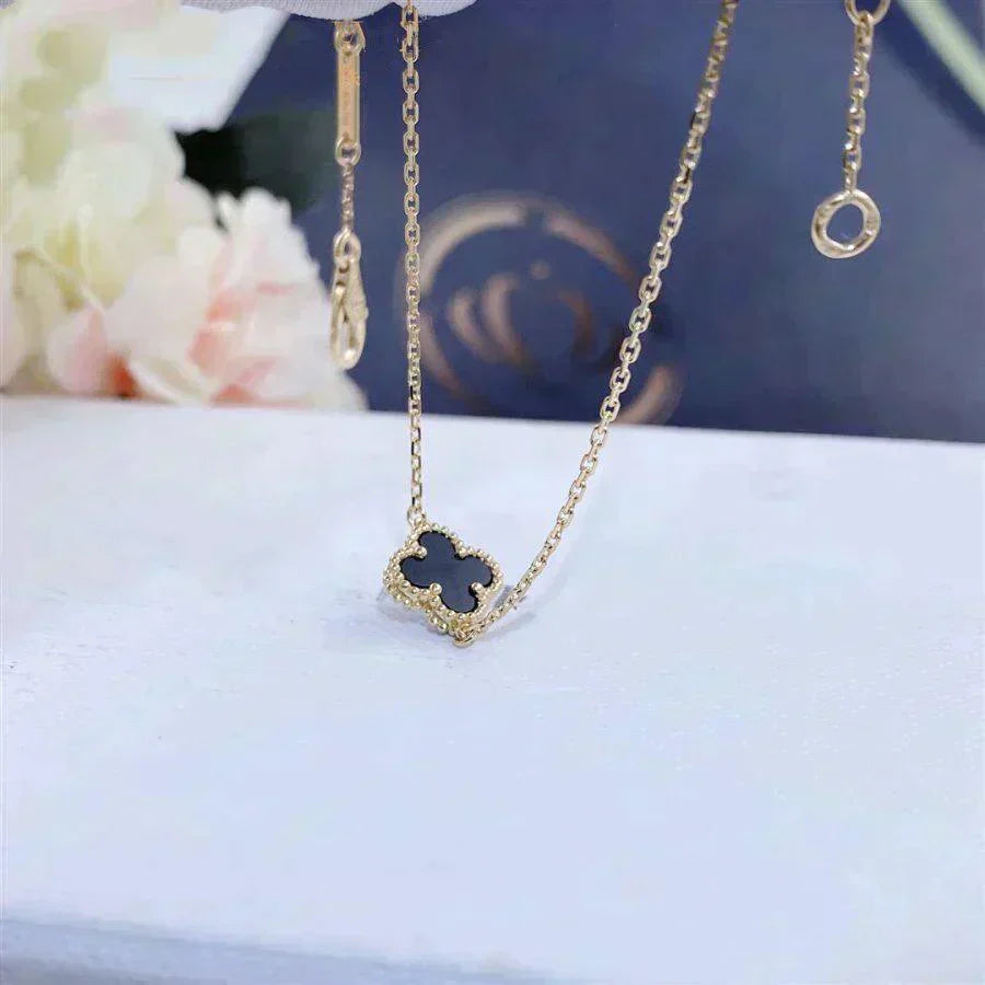 [Everoly JW]CLOVER ONYX SINGLE FLOWER BRACELET