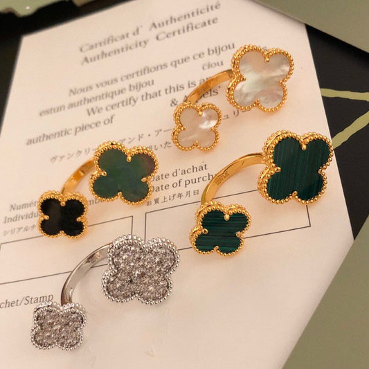 [Everoly JW]CLOVER BETWEEN THE FINGER RING