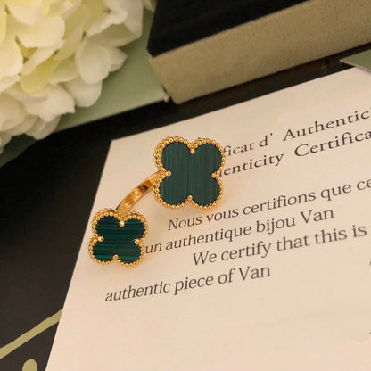 [Everoly JW]CLOVER BETWEEN THE FINGER RING